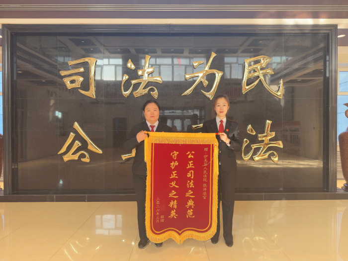 �������|һ��Զ�������������ݣ�һ�ݳ���������Ͽ�